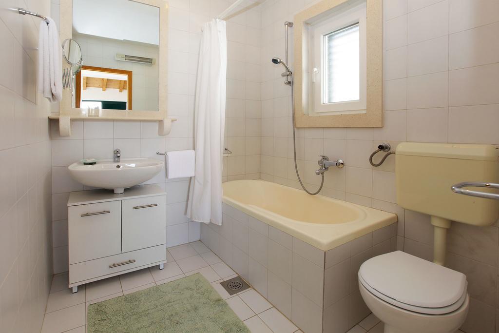 Apartments Mel Bol Room photo